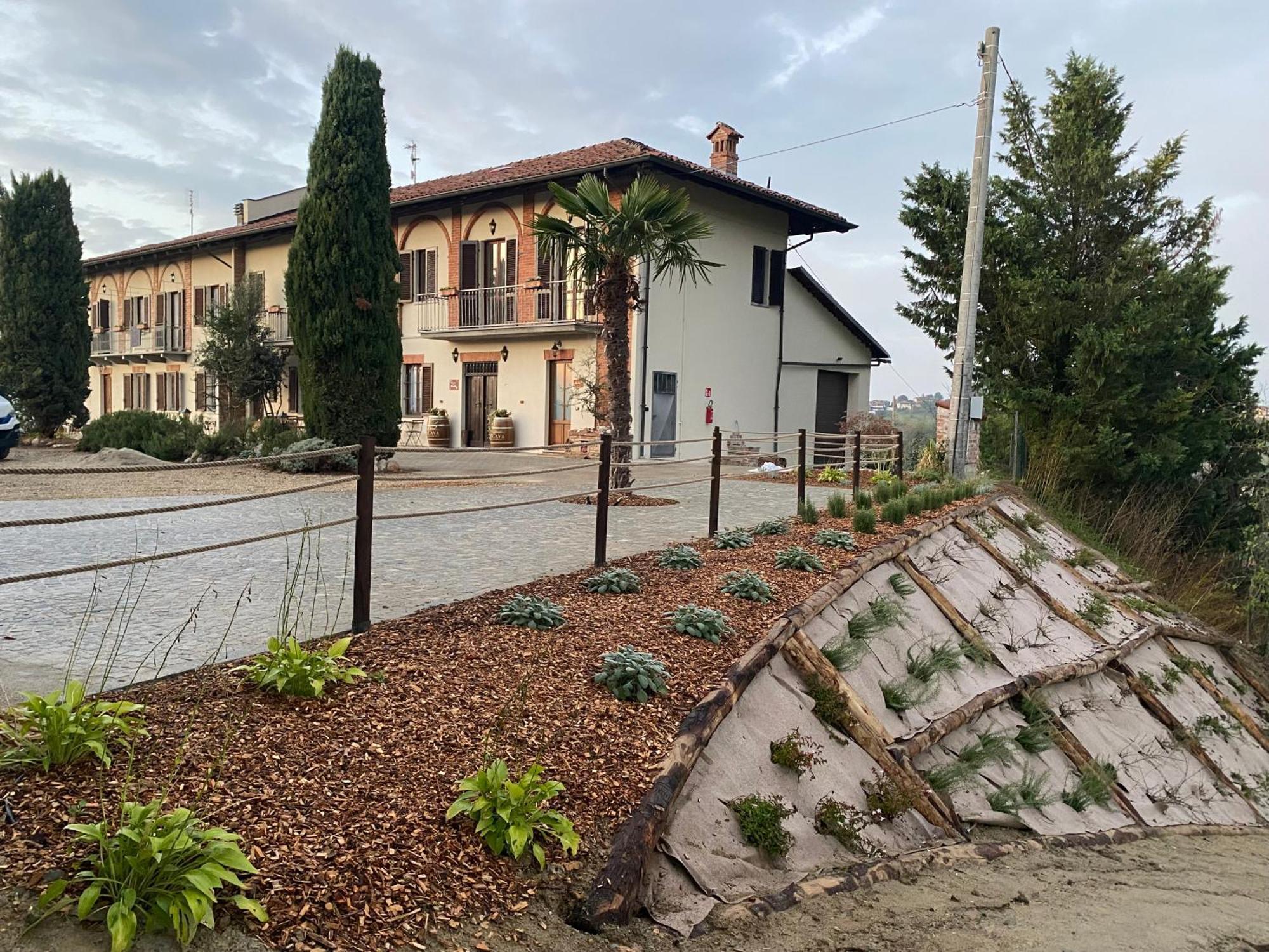Tenuta Agricola La Cava- Cantina E Agriturismo San Damiano dʼAsti Esterno foto