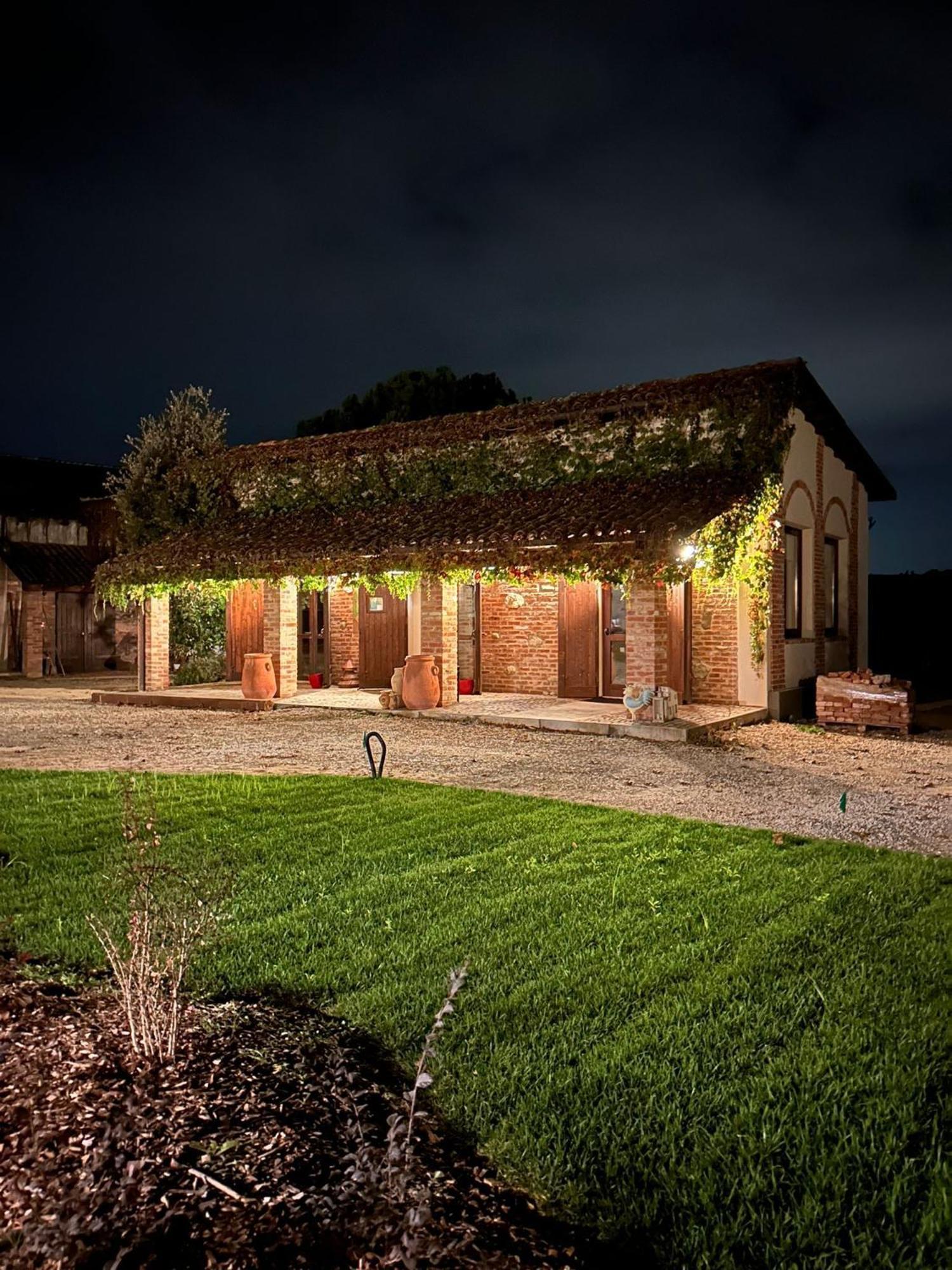 Tenuta Agricola La Cava- Cantina E Agriturismo San Damiano dʼAsti Esterno foto